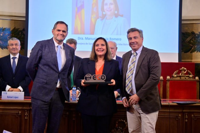 Manuela García recibe un Premio ECO por su labor en el ámbito de la oncología