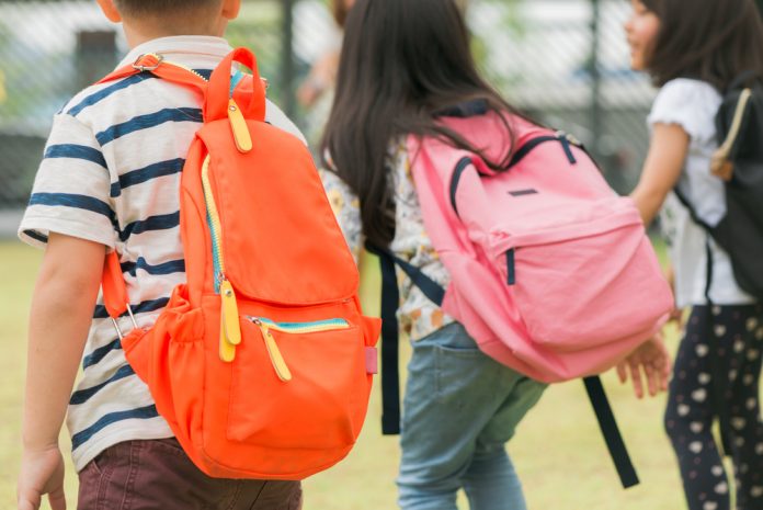 Consum recomienda comparar precios y reutilizar material para ahorrar en la vuelta al colegio