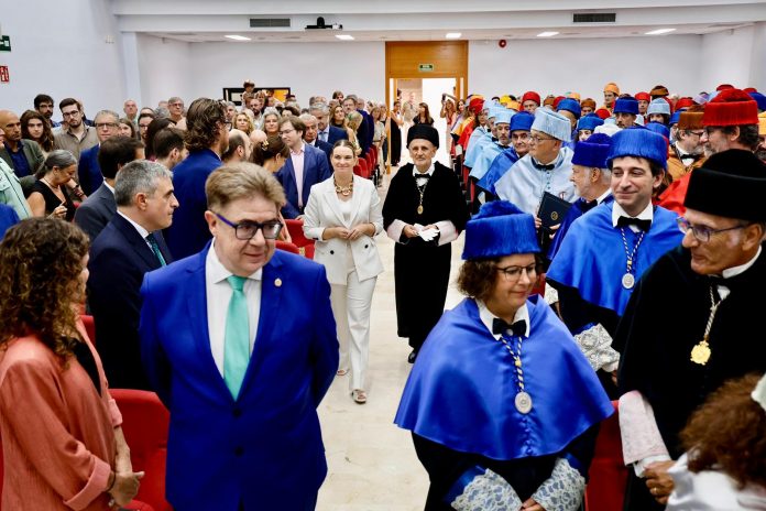 Prohens anuncia una nueva rebaja del menú universitario, que costará un máximo de 6,85 euros