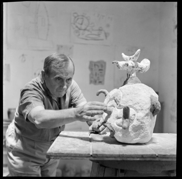 «Retrobar Miró. La guspira màgica» explora el proceso creativo del artista a través de sus hallazgos y reencuentros