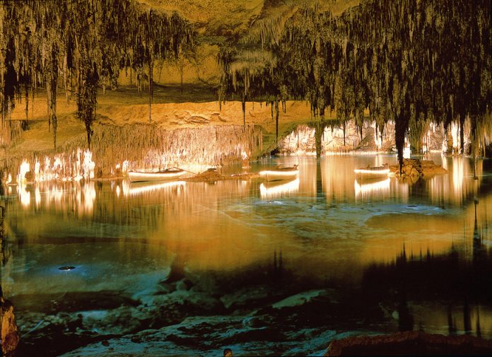 IB Activa defiende el papel del turismo activo profesional en la protección de las cuevas de Mallorca