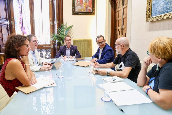 Galmés se reúne con el GOB y Terraferida para abordar las medidas de contención en Mallorca