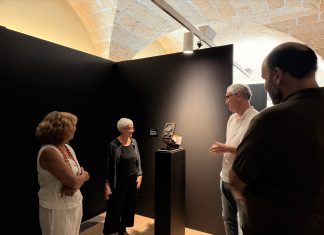 La Misericòrdia acoge una exposición de Nora Ancarola sobre la lengua, las migraciones y el exilio La Misericòrdia acoge una exposición de Nora Ancarola sobre la lengua, las migraciones y el exilio