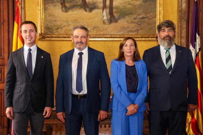 Margalida Roig, nueva secretaria técnica de Medio Ambiente del Consell de Mallorca, y Bartolomé Salvà, director insular de Residuos