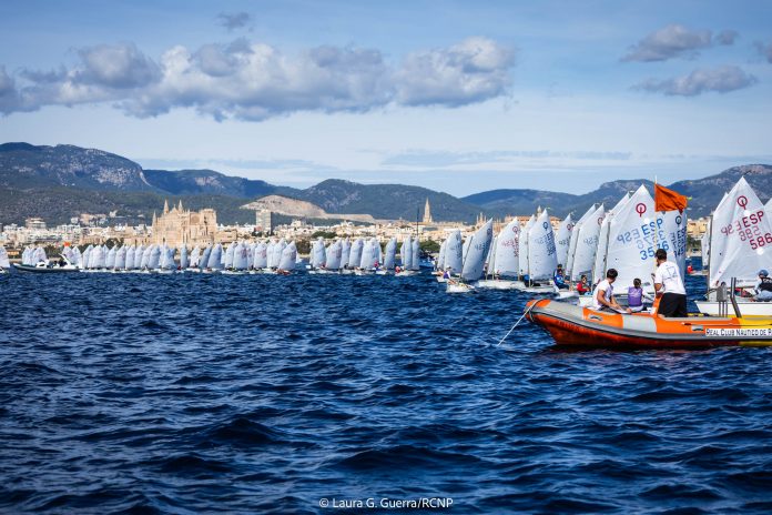 Más de 170 embarcaciones convierten la Bahía de Palma en una gran fiesta de la vela